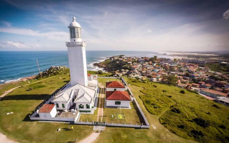 Santa Catarina: Praia do Rosa, Guarda do Embau, Pinheira, Laguna, Garopaba, Torres.   