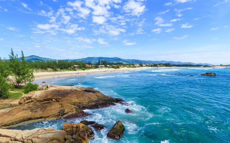 Santa Catarina: Praia do Rosa, Guarda do Embau, Pinheira, Laguna, Garopaba, Torres.   